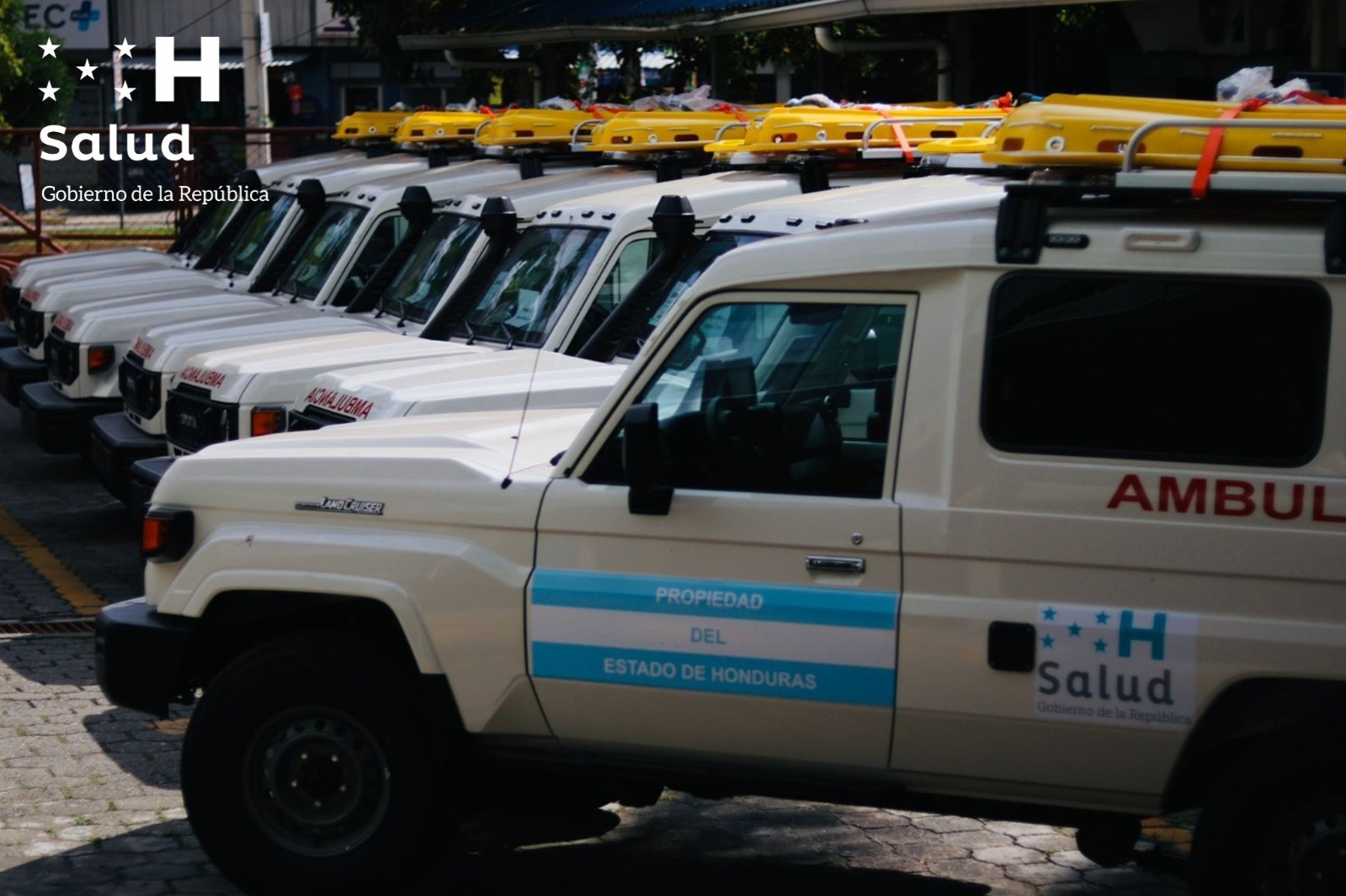 Gobierno fortalece el sistema de salud con la entrega de ocho nuevas ambulancias